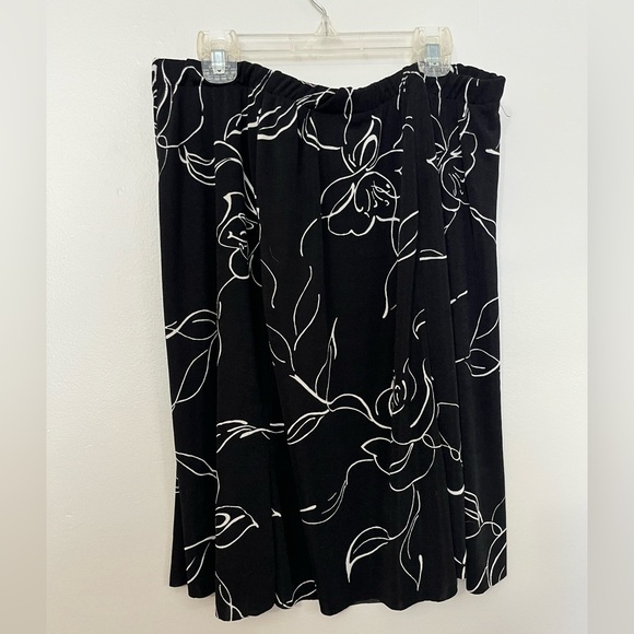 Vintage Carolyn Strauss Black & White Floral Skirt - Picture 4 of 5